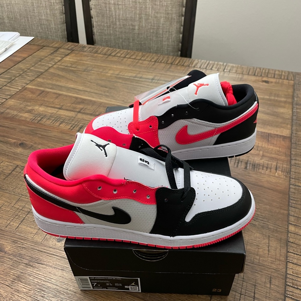 Nike Air Jordan 1 Low SE (GS) - Infrared 23 | Size 7Y